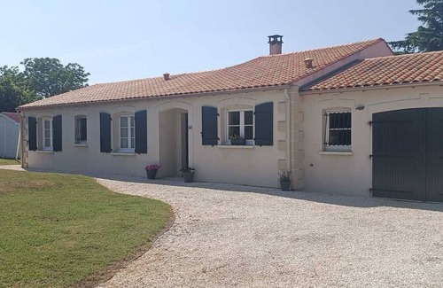 Saint-Porchaire House | Recent House in the Heart of the Countryside