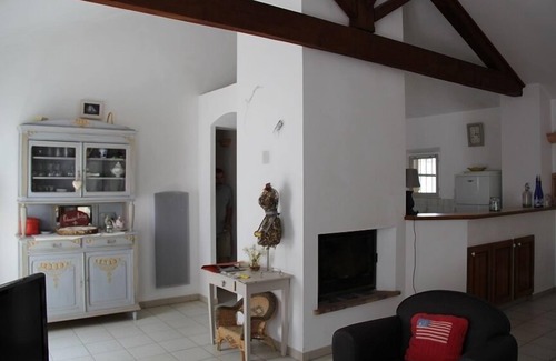 Lagnes House | Recent house inside a 4000 m² park. Taste the tranquillity of Provence