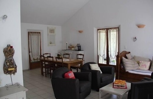 Lagnes House | Recent house inside a 4000 m² park. Taste the tranquillity of Provence