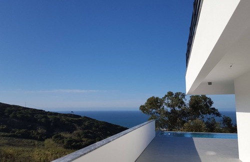 Famalicao Villa | Recent modern villa (8 people) with sea view and private swimming pool, near Nazaré
