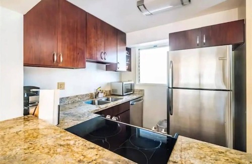 McCully - Moiliili Apartment | Recent RENO! Fits 6, FREE parking