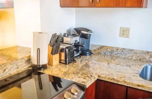 McCully - Moiliili Apartment | Recent RENO! Fits 6, FREE parking