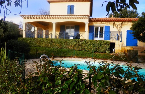 Boisset-et-Gaujac House | Recently built house in a wooded oaks, with pool.