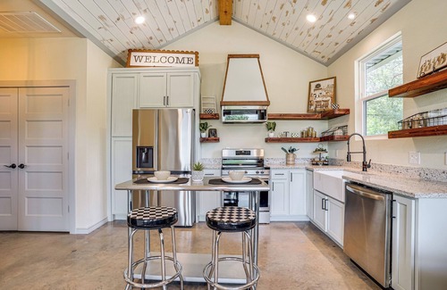 Dennis Cabin | Recently Built Cabin w/Pavilion in Granbury!