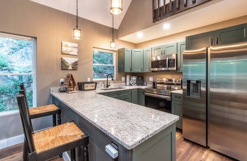 Sylva Cabin | Recently Built Riverfront Cabin on the Tuckasegee minutes away from WCU & Sylva