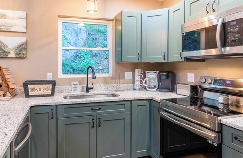 Sylva Cabin | Recently Built Riverfront Cabin on the Tuckasegee minutes away from WCU & Sylva