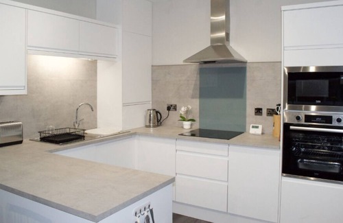 Rotherham Apartment | Recently refurbished apartment near town with parking included