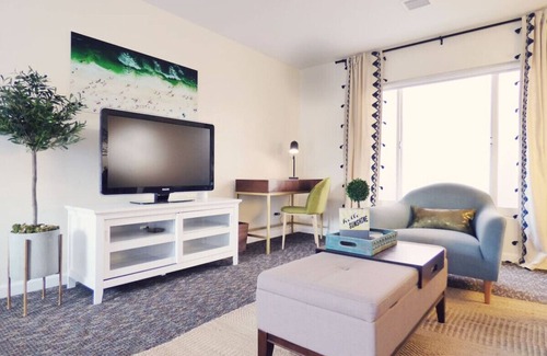 Hillcrest Apartment | Recently remodeled 2-br in central Hillcrest