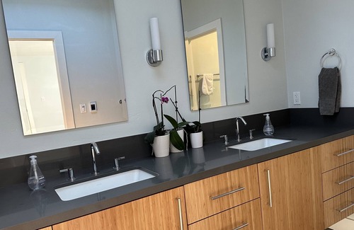 Tiburon House | Recently Remodeled 4 Bedroom, Single-level House, Walk to Stores & Trails