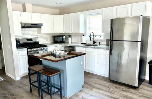 Longport House | Recently Remodeled Cottage 2 Blocks to Beach!