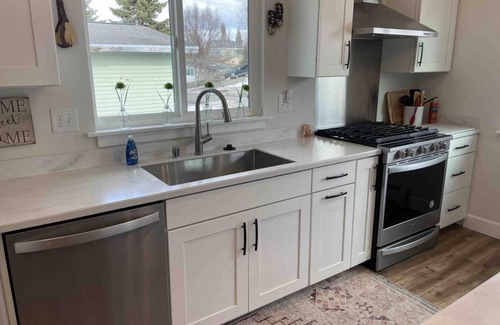 Bayshore - Klatt House | Recently remodeled Ranch Style Home 1 king bed,1 queen bed, large deck