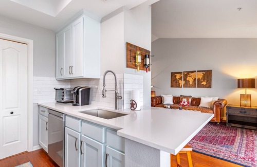 Shepherd Mountain Condo | Recently Remodeled Top Floor Condo W/Great Hill Country Views & Private Garage!