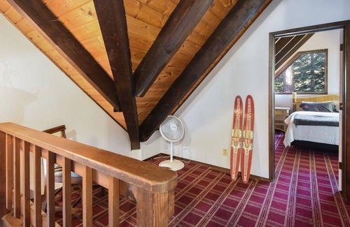 Kingswood Estates House | Recently remodeled Modern Retreat | Large Deck w/ Grill | 10 min to Beach
