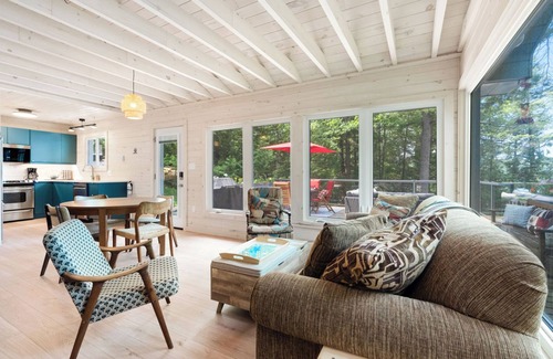North Frontenac Cottage | Recently Reno'd Cottage At Pristine Big Gull Lake!