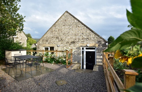 Stoney Middleton House | Recently renovated 2 bedroom annexe with open plan living room and kitchen.