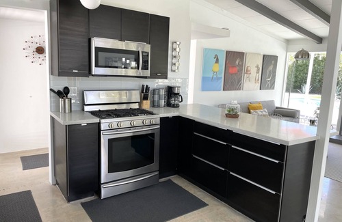 Magnesia Falls Cove House | Recently Renovated Mid Century Retreat In The Desert