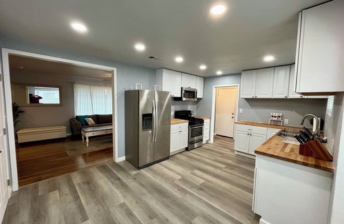 Fresno House | Recently Renovated 3BR/2BA Cozy Home in Fresno, CA