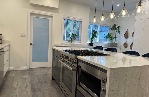 Delta House | Recently renovated 4 bdrm home with 2 master bedrooms + 2 bedrooms w/shared bath