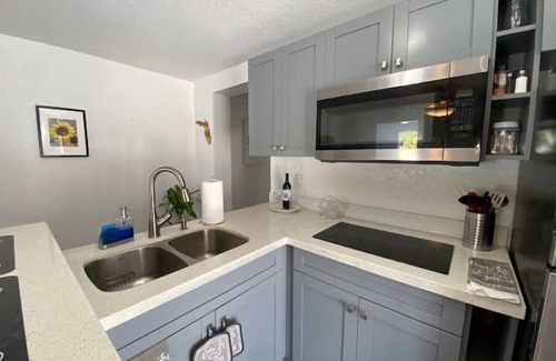 Hialeah Apartment | Recently Renovated Apartment near Miami Airport