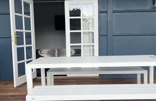 Augusta House | Recently renovated Beach house Close walk to shops, pubs and beach.n