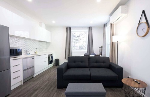 Dunedin City Centre Apartment | Recently Renovated Central Apartment