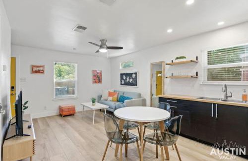 East MLK House | Recently Renovated E Austin Duplex and Free Parking
