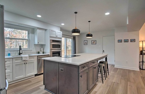 La Plata House | Recently Renovated Family Home w/ Deck & Yard