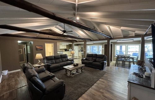 Guntersville House | Recently Renovated Home w/private boathouse on main channel of Lake Guntersville