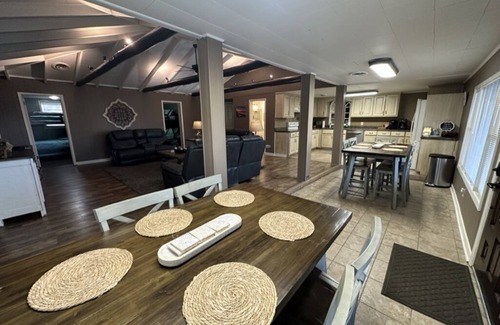 Guntersville House | Recently Renovated Home w/private boathouse on main channel of Lake Guntersville