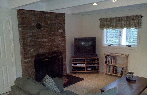 West Tisbury House | Recently Renovated, New Furnishings, Central A/C, WiFi, Privacy, Bike to Beach