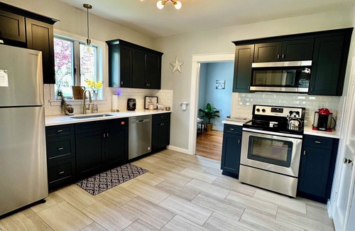 Bristol House | Recently totally renovated duplex located 5 minutes from Downtown Bristol.