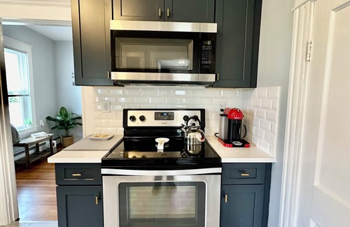 Bristol House | Recently totally renovated duplex located 5 minutes from Downtown Bristol.