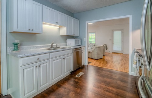 Williamstown House | Recently updated home on Toccoa River close to downtown w/Central A/C & WiFi