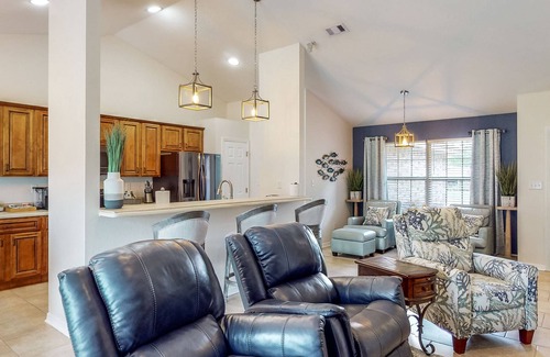 Northwest Pensacola House | Recently Updated Home with a Fire Table