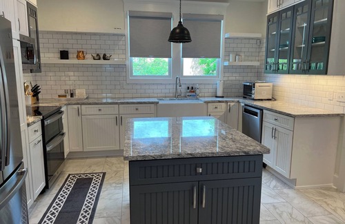 Greeneville Cottage | Recently updated Park Street Cottage with garage in Downtown Greeneville, TN.