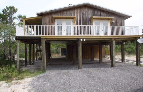 Surf Side Shores Cottage | Recently Updated! Palmetto Paradise 2bd 1.5 bath. Sleeps 6.
