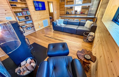 West Jefferson Cabin | Recharge in the High Country - WiFi, Comfort & Mtn Serenity @Enchanted Escape