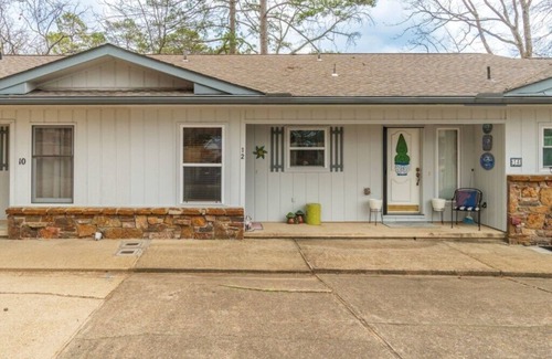 Hot Springs Village House | Recharge in this Cozy Townhome on Lake DeSoto