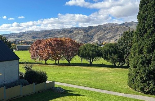 Lowburn Villa | Recharge on the Reserve - Family friendly 4 bedroom in the heart of Cromwell
