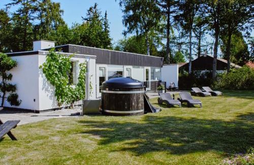 Faxe Ladeplads House | Recharging luxury stay for maksimum 4 people with magnificent sea view NO BREAKFAST - One bathroom - Hottub open from 15April-1November