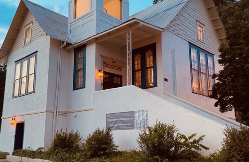 Cotter House | ❤️ Reclaimed history! Walk to the White River & café❤️