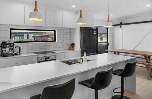 Waihi Beach House | Recline on Leo