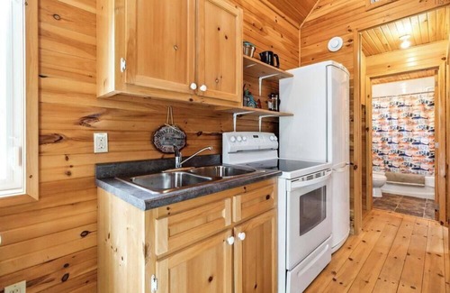 LaBelle Cabin | Reconnect and Unwind at this cozy 2 bedroom cabin on the Lake.