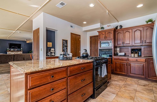 Omaha House | Reconnect at Ozark Outdoor! Secluded in Nature-Pvt Firepit & Hot Tub-Near Big Cedar