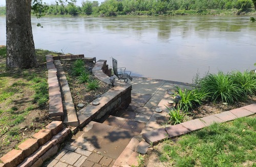 Fremont County RV Rental | Reconnect with nature at this unforgettable escape. Close to the Missouri river