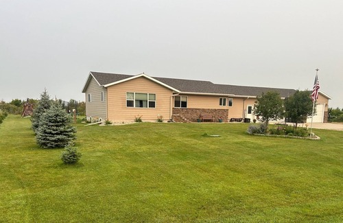 Mina House | Recreational and Relaxing Retreat at Mina Lake. Private lake lot & 2 acre yard.