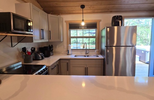 Oakland Cabin | Recreational Therapy- Private 2 Bedroom with Hot Tub and Firepit