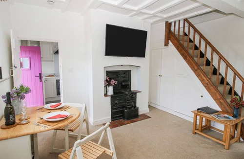 Felton Cottage | RECTORY COTTAGE, pet friendly, with a garden in West Felton