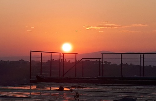 Magliano Sabina House | Red apartment in villa with swimming pool between Rome, the Terme dei Papi and Umbria
