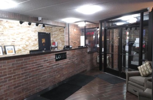 Wayne Hotel | Red Apple Inn